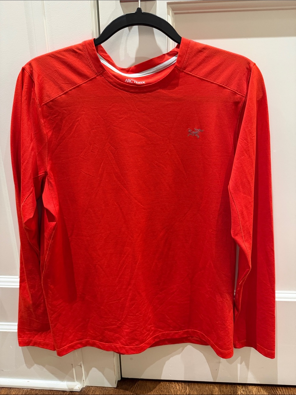 Arc'teryx Bright Red Orange Long Sleeve Crew Shirt US S MEN